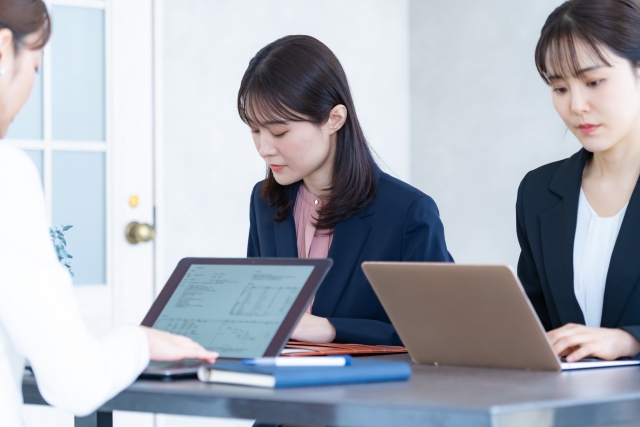 バックオフィス属人化を解消！業務の見える化と仕組み化の実践法