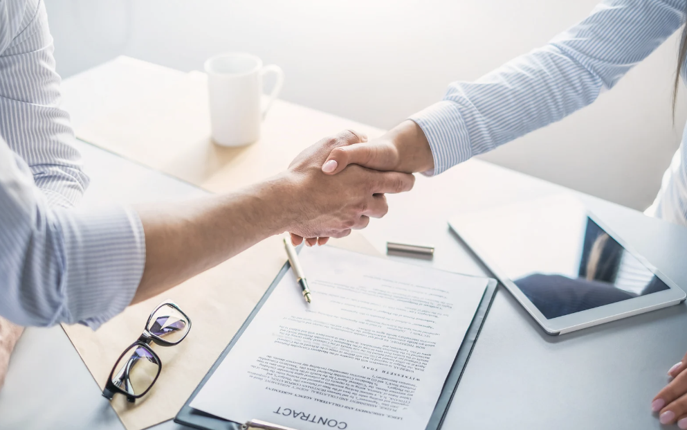 BPOと業務委託の違いとは？経営戦略として活用するメリットを解説