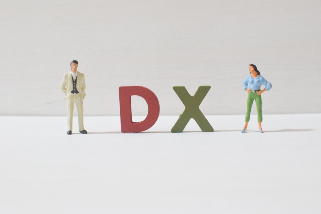 DXと業務効率化の違いを知り、自社に最適な選択をする方法