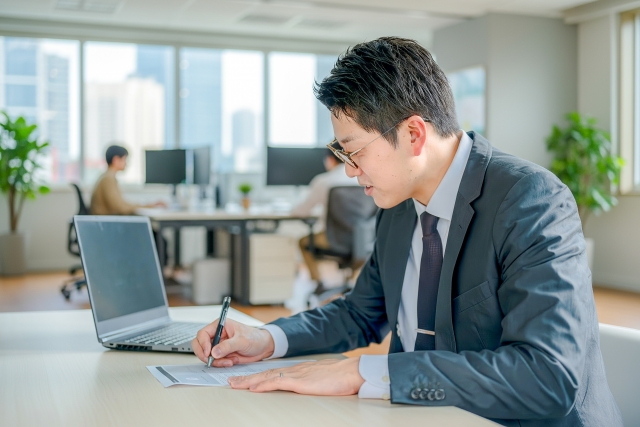管理部門のプロセス改善は委託で進む｜属人化解消と効率化を両立する方法