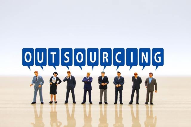 アウトソーシングのメリットとは？コスト削減・業務効率化・成長戦略への活用