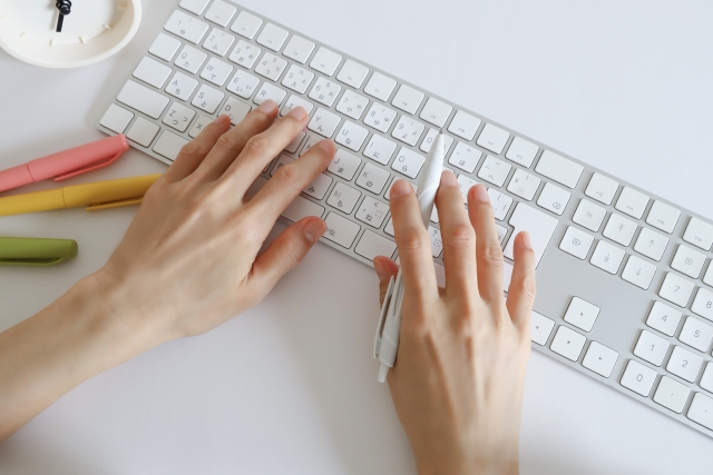 中小企業の事務負担を軽くする方法｜業務整理・外注・ツール活用で効率化